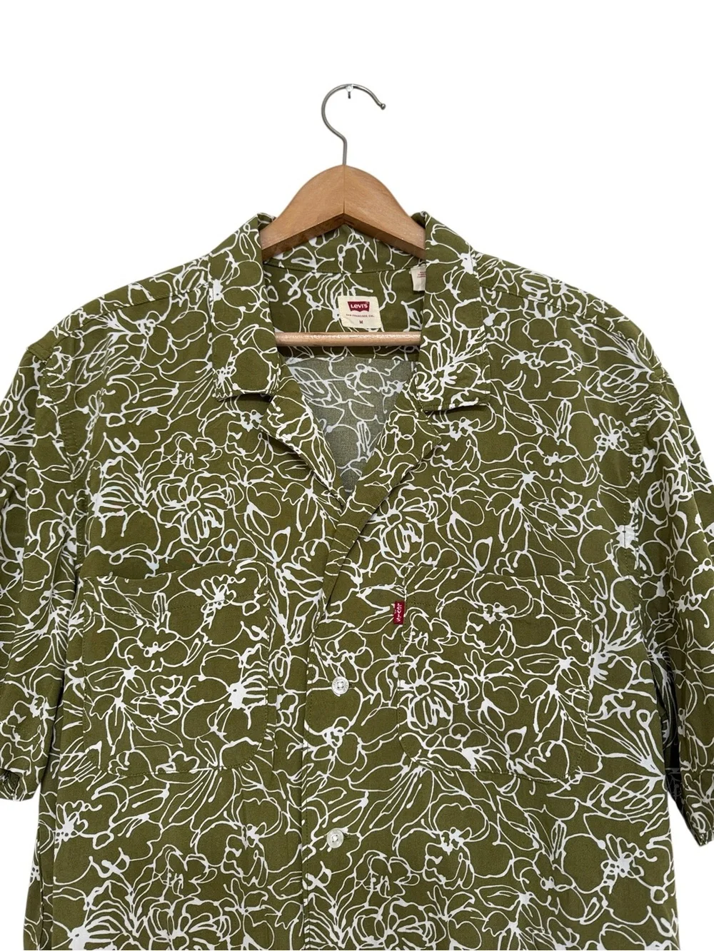 Levi’s Classic Camper Green Floral Button Up Shirt Medium NWT